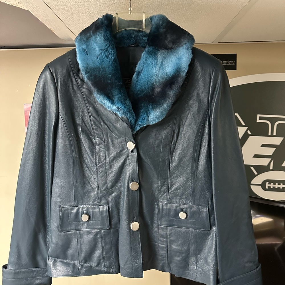 Terry Lewis - Women's Blue Leather Jacket with Faux Fur Collar